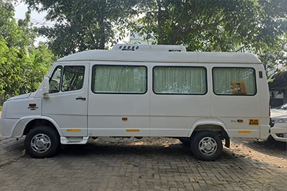 Travilo 17 Seater Traveller