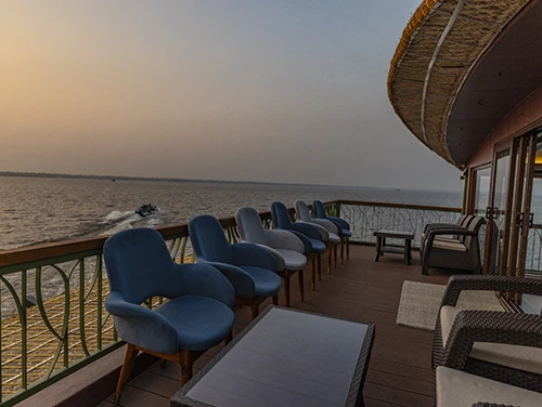 10 Bedroom Houseboat