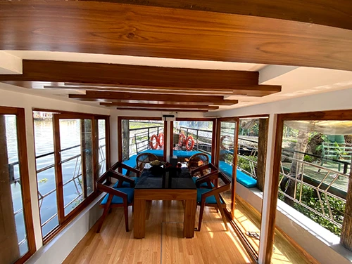 1 Bedroom Houseboat