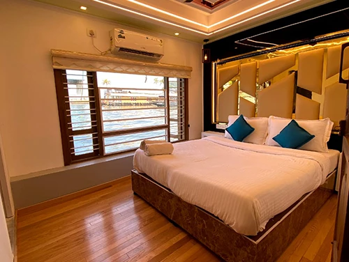 1 Bedroom Houseboat