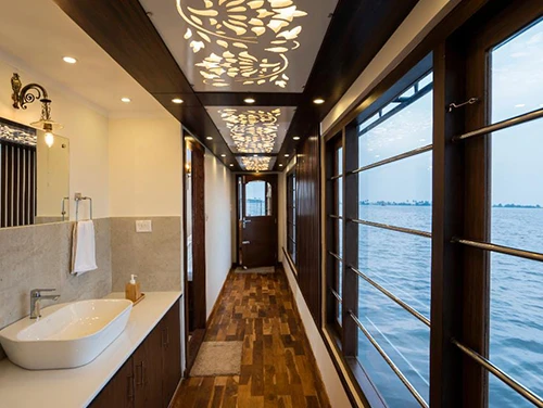 2 Bedroom Houseboat