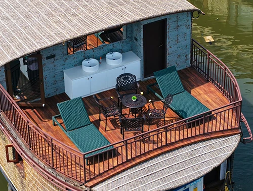 3 Bedroom Houseboat
