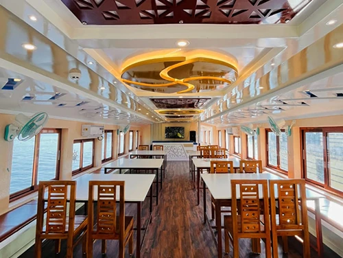 4 Bedroom Houseboat