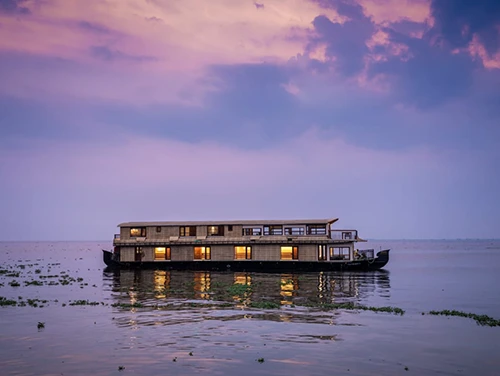 5 Bedroom Houseboat
