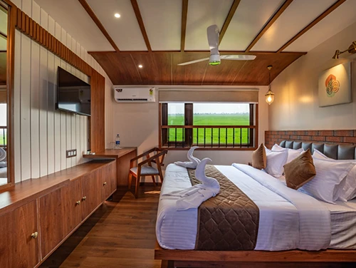 5 Bedroom Houseboat