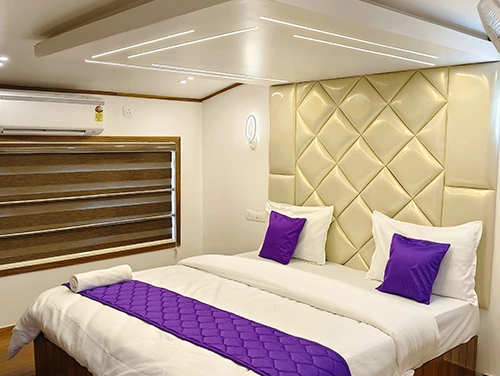6 Bedroom Houseboat
