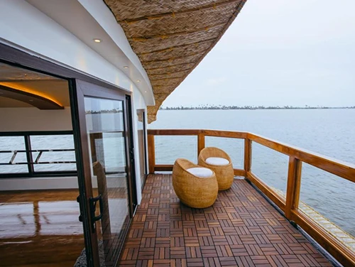 6 Bedroom Houseboat