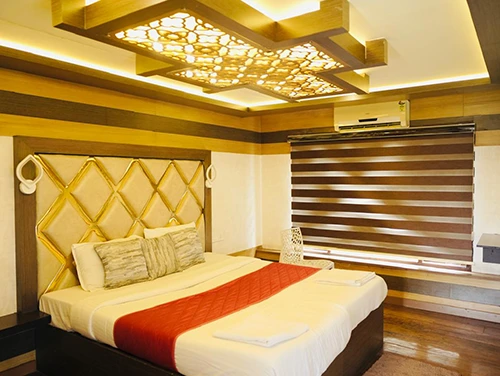 7 Bedroom Houseboat