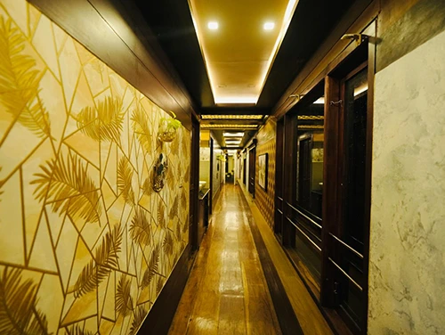 7 Bedroom Houseboat